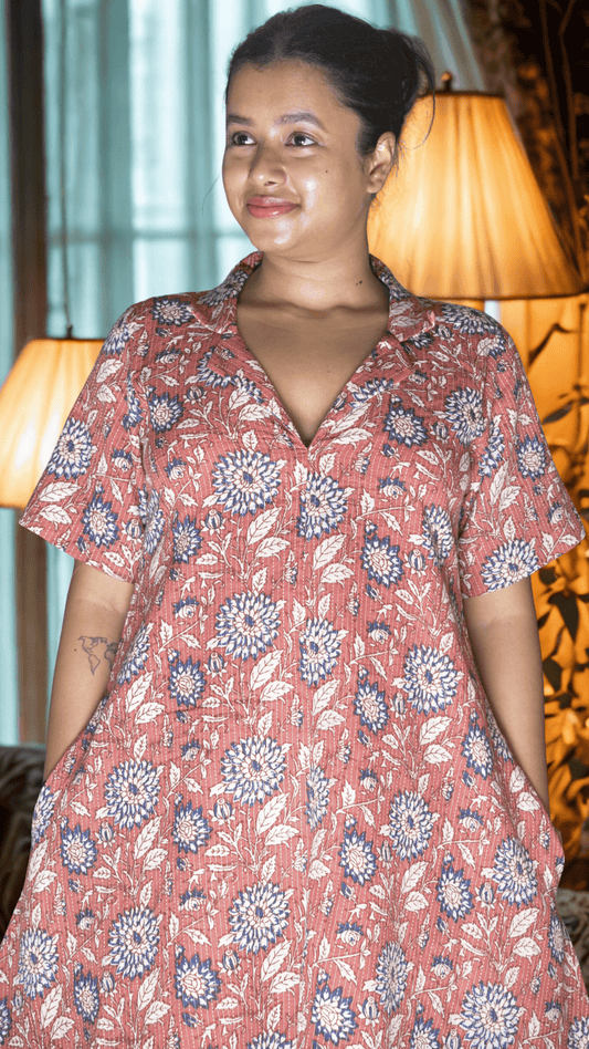 COLLAR CURVE DRESS